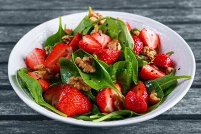 healthy spinach salad